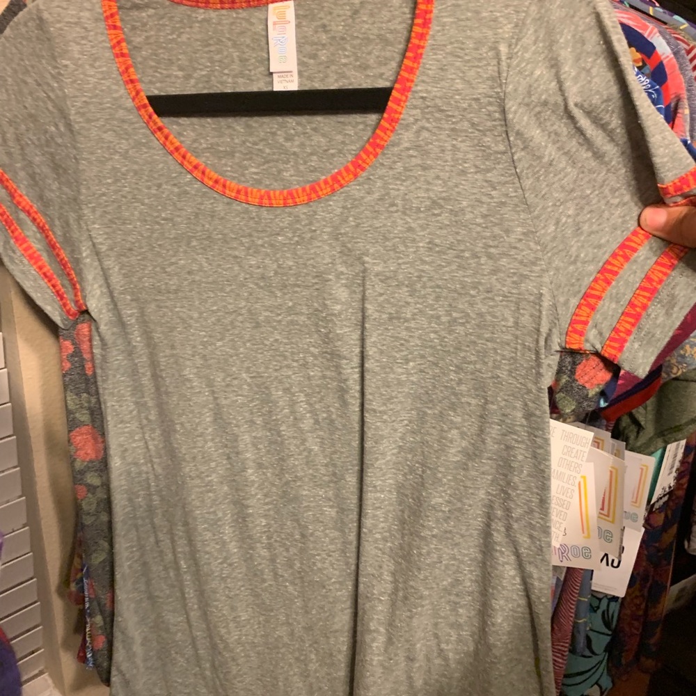 Lularoe xs tee